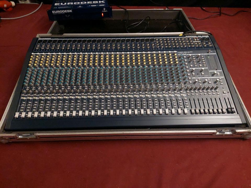 Behringer Eurodesk MX3282A Mischpult Analog in Wörnitz