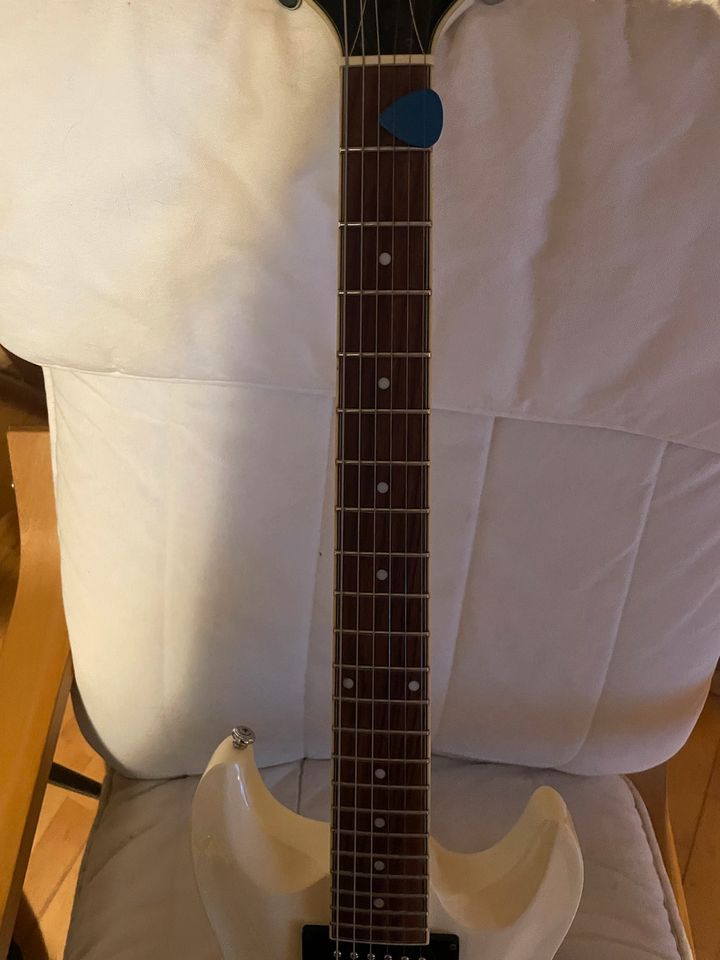 Ibanez ARX140 WH E-Gitarre mit Zubehör in Kusterdingen