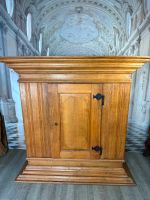 SEHR SELTENER BAROCKSCHRANK AUS EICHE UM 1680-1700 BAROCK SCHRANK  KLEIDERSCHRANK - Versand möglich 99 Euro - Wir sind für Sie da lokal in 86830 Schwabmünchen oder online ARTHOME24 Bayern - Schwabmünchen Vorschau