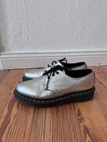 Dr Martens 1461 Gr. 37 silber, 3 Ösen Halbschuhe Berlin - Charlottenburg Vorschau