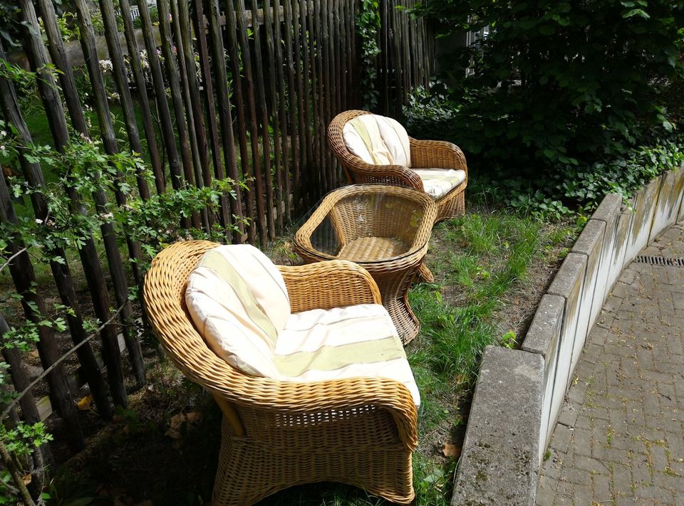 2x Rattan Sessel mit Kissen+1x Tisch oval mit Glasplatte, massiv in Leipzig