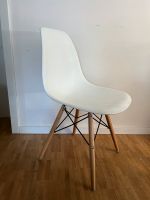 Weißer Stuhl mit Holzbeinen Nordrhein-Westfalen - Herdecke Vorschau