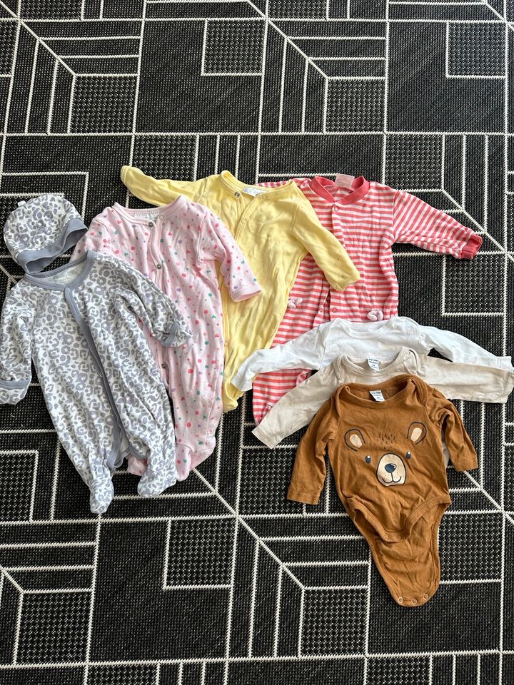Kleiderpaket Mädchen Baby 50-56 babykleidung set in Kreuztal