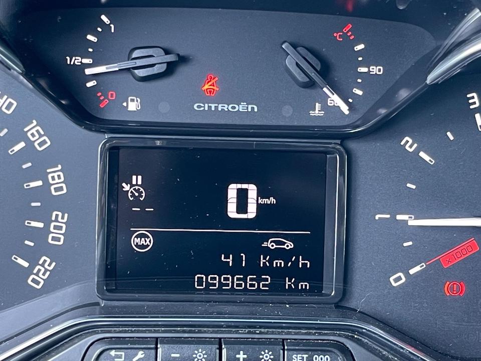 Citroën C3 Aircross Shine 1.2 Klima Navi Panorama 8x Alu in Lüdenscheid