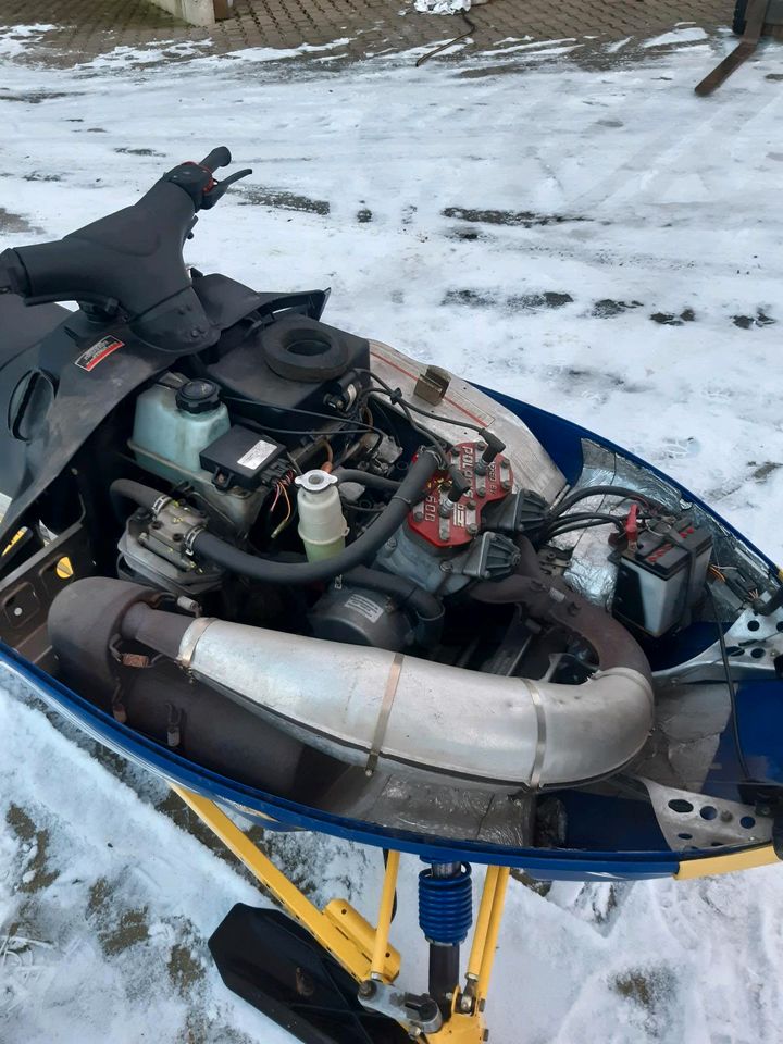 Schneefahrzeug Snowmobil Polaris 600 XC in Ostercappeln