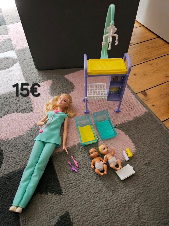 Barbie Hebamme in Düsseldorf