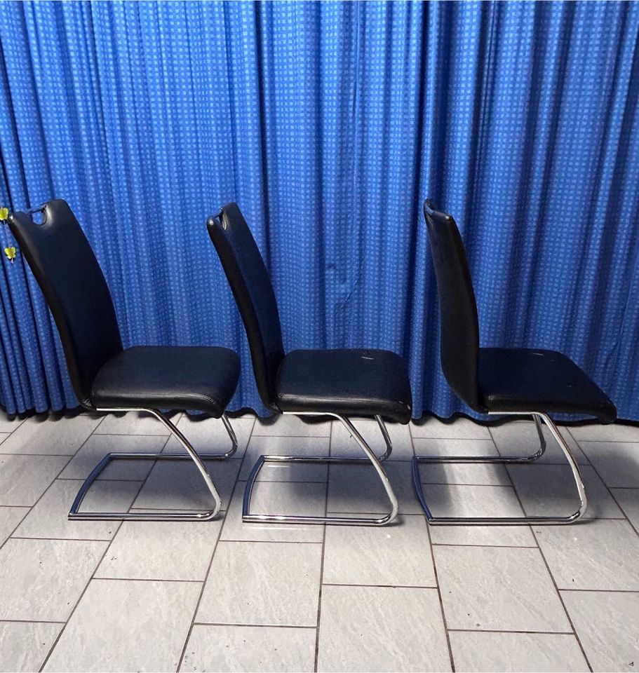 3 Freischwinger Stühle, schwarz in Pulheim