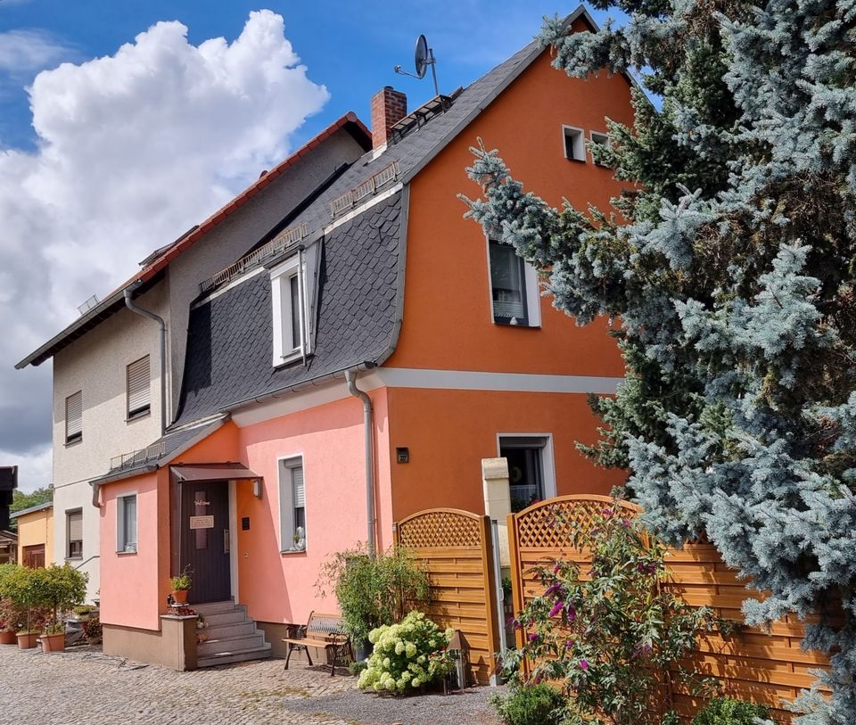 Doppelhaus (komplett) z.B. für Familienwohnen geeignet in Radebeul