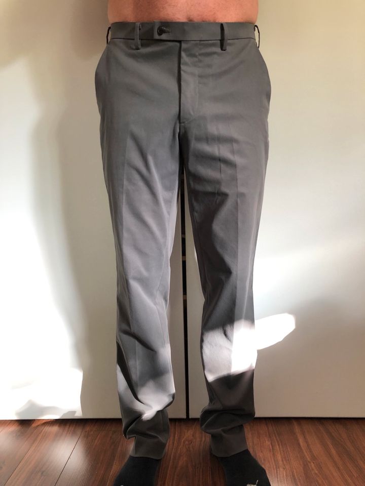 Wie neu UNIQLO New York Hose Stoffhose Anzughose W33L34 in Hamburg