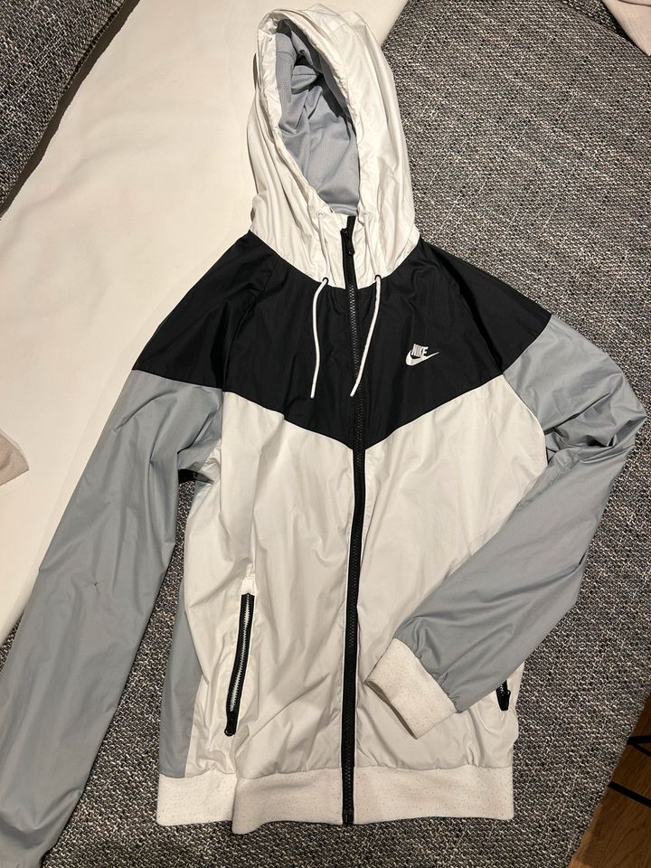 Nike Windbreaker, Gr S in Straubing