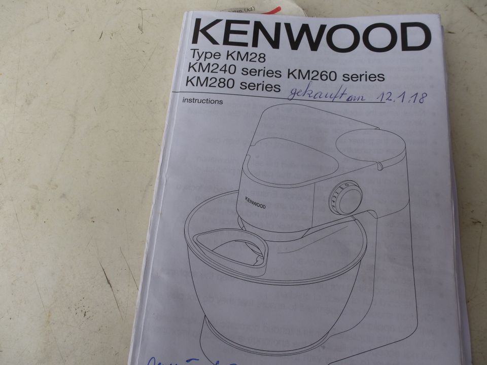 Küchenmaschine Kenwood KM28 (defekt) mit viel Zubehör in Karlshuld