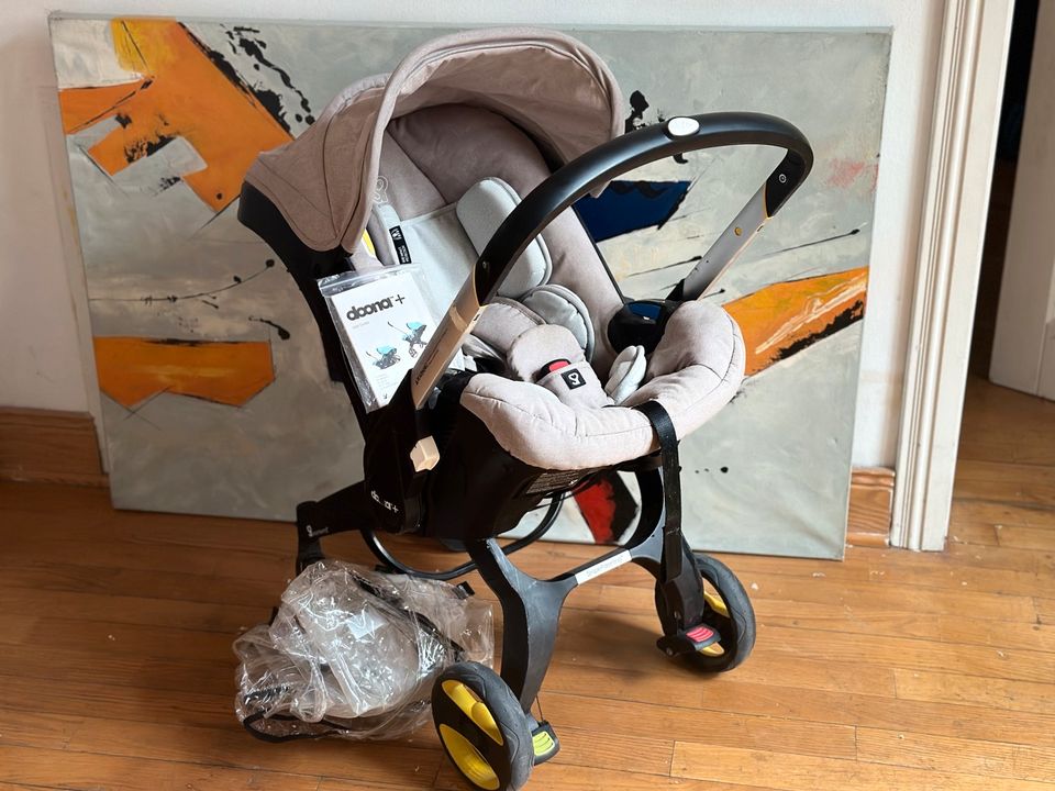 Gepflegte Doona Babyschale Autoschale Kinderwagen in Leipzig