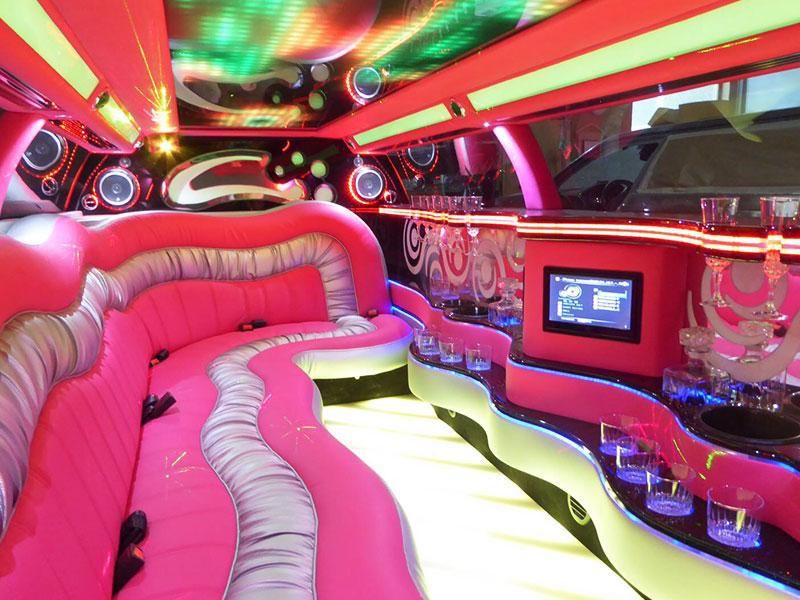 JGA Party Stretch Limo Limousine Stuttgart Böblingen PINK weiß in Stuttgart