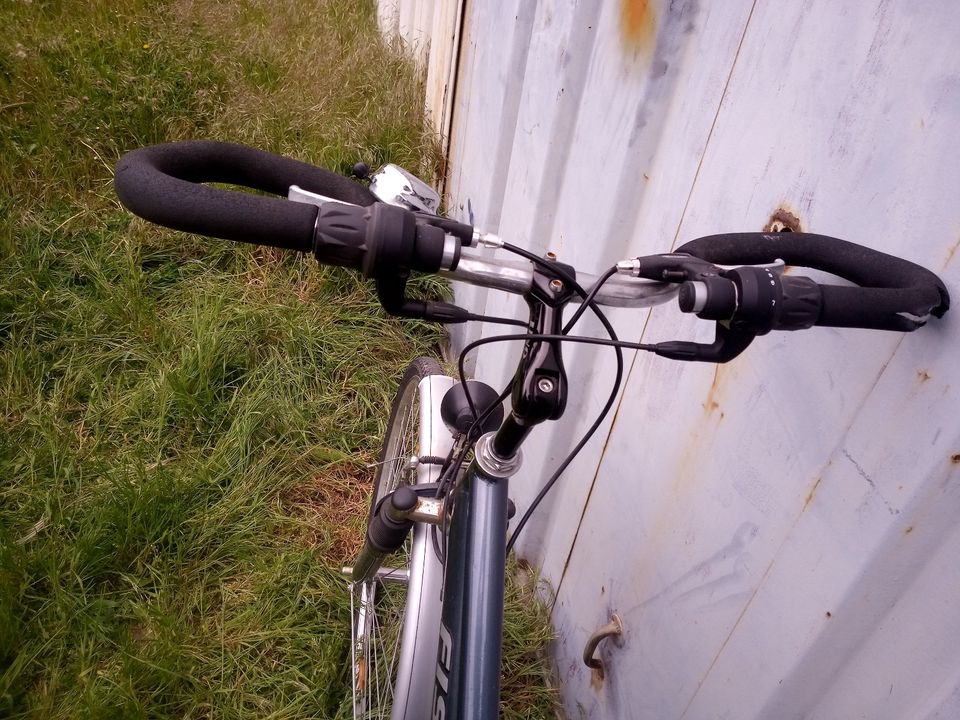 Fahrrad "FISCHER" 28'', blau-metallic, 21 Gänge in Gera