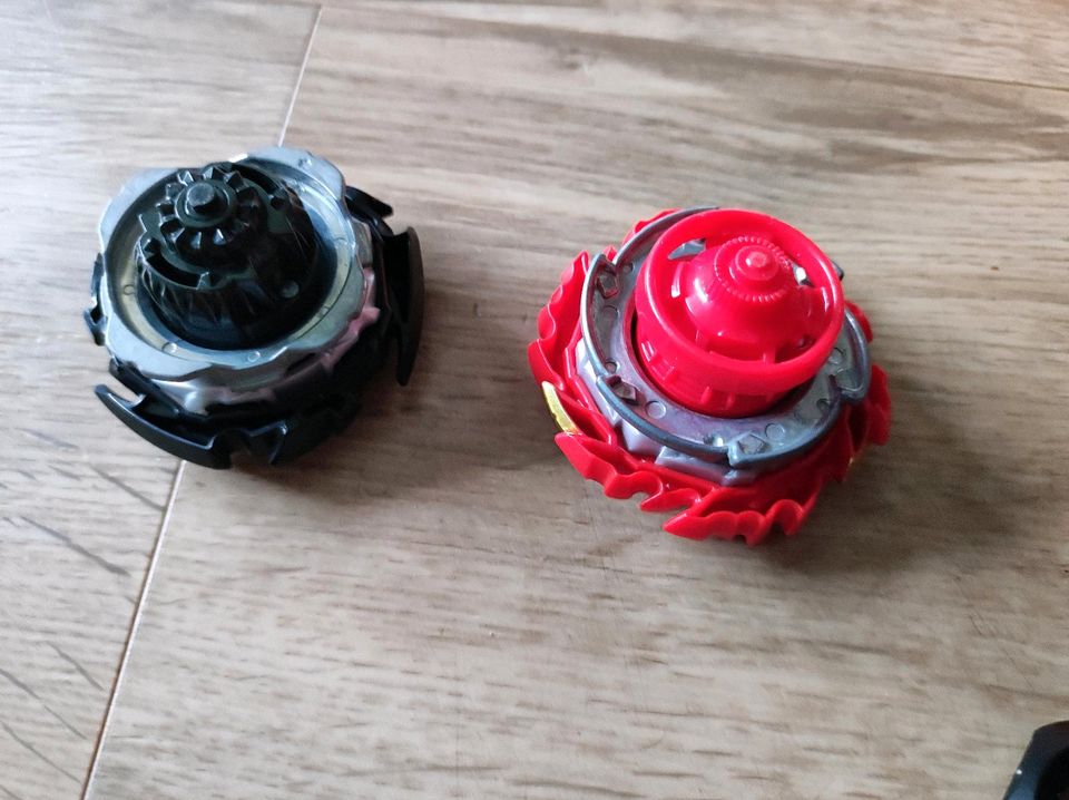 Beyblade Arena inkl. 2 Kreisel & Starter in Holle