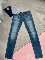 Superdry Jeans 30/32 + 3 x T-Shirt Gr. L (M) Baden-Württemberg - Pfinztal Vorschau