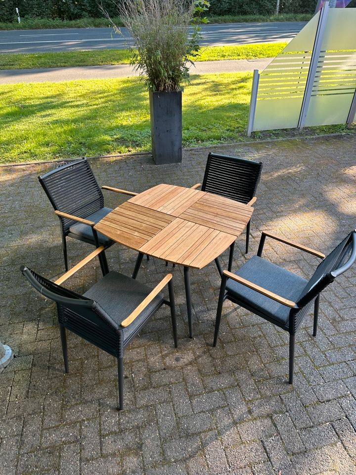 Zebra Gartenmöbel Set Tisch mit 4 Sesseln inkl. Kissen in Oldenburg