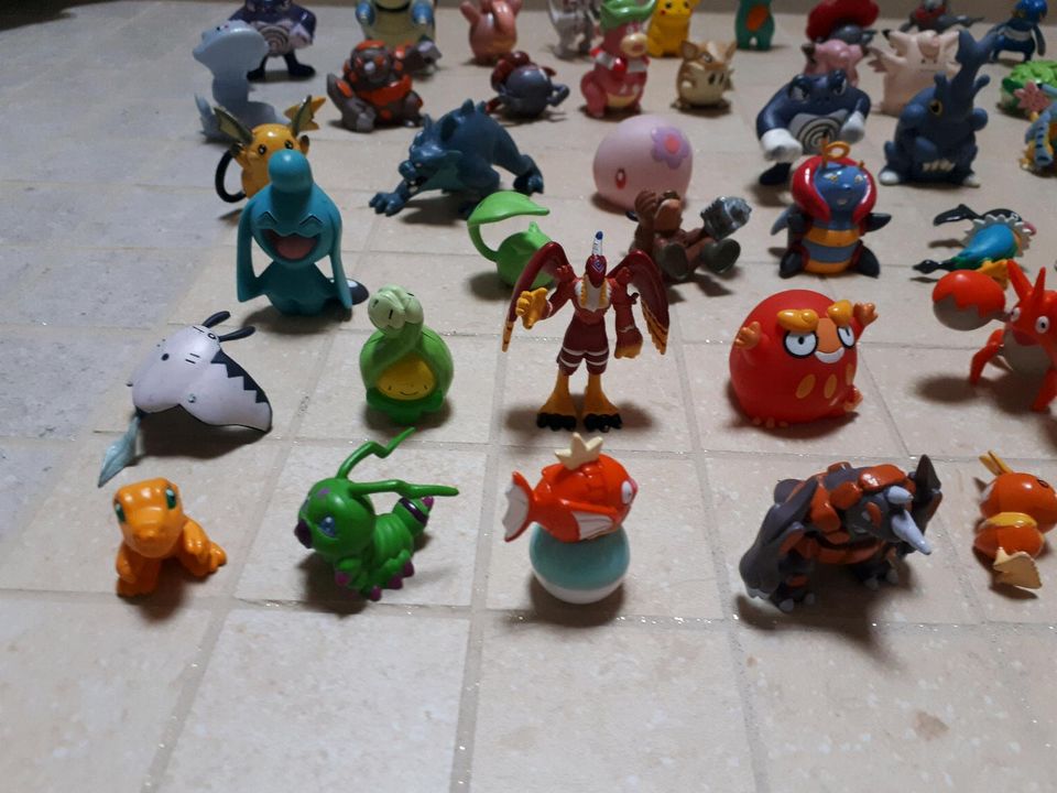 Pokemon Digimon Figuren Nintendo in Reiskirchen