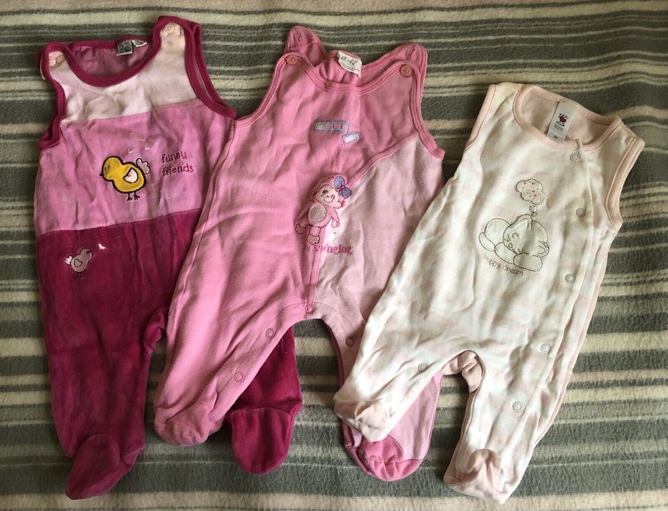 Strampler Schlafanzug Kleidungspaket Babypaket in Würzburg