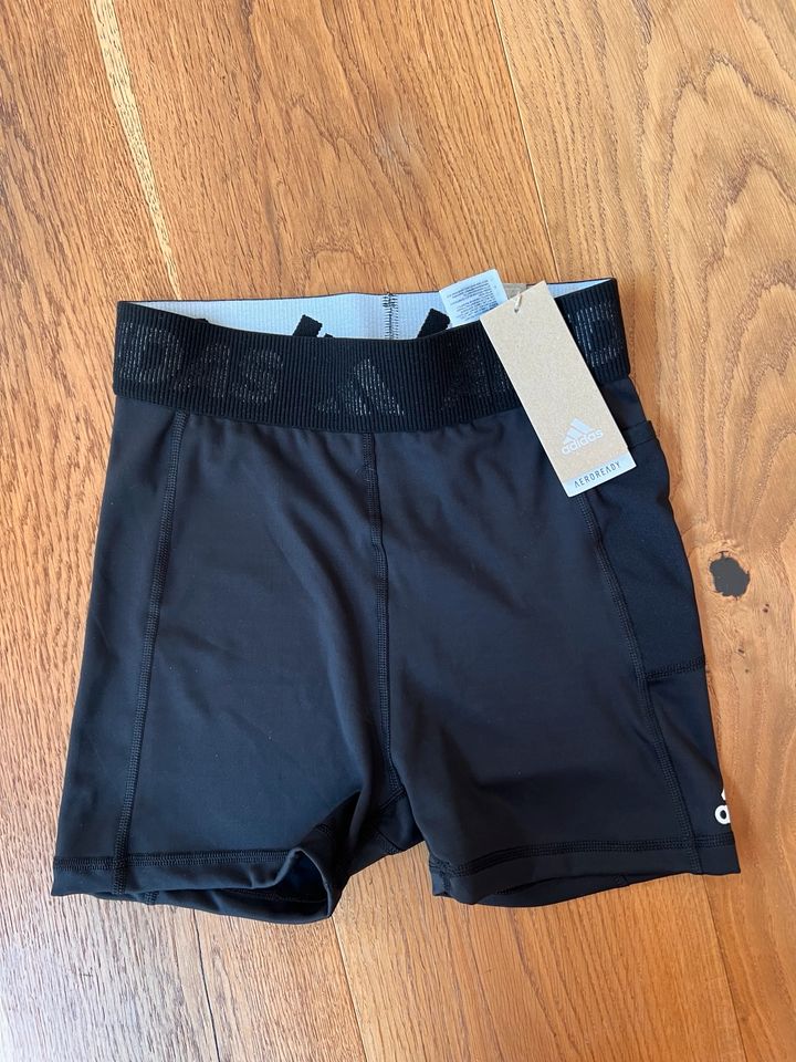 Neu Adidas Tights Shorts S in Frankfurt am Main