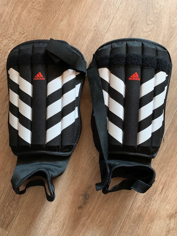 Schienbeinschützer, Adidas Flexibles in Nidda