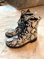 Catwalk Stiefel Schlangenlederoptik schwarz weiß Gr. 38 Baden-Württemberg - Sasbach Vorschau