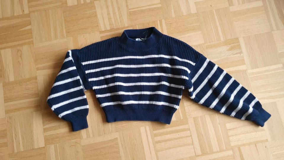 H&M Pullover Strick,kurz Gr.134/140 Top! in Freiburg im Breisgau