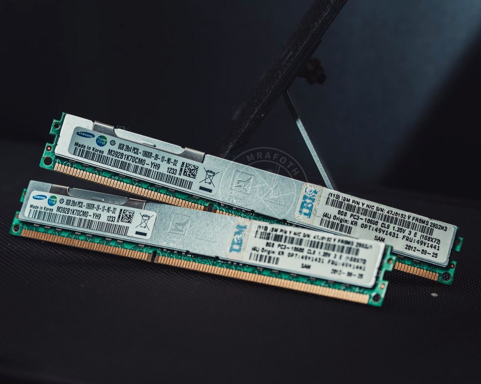 2x 8GB Samsung DDR3 ECC RAM 1333MHz (PC3L-10600R) in Dollern