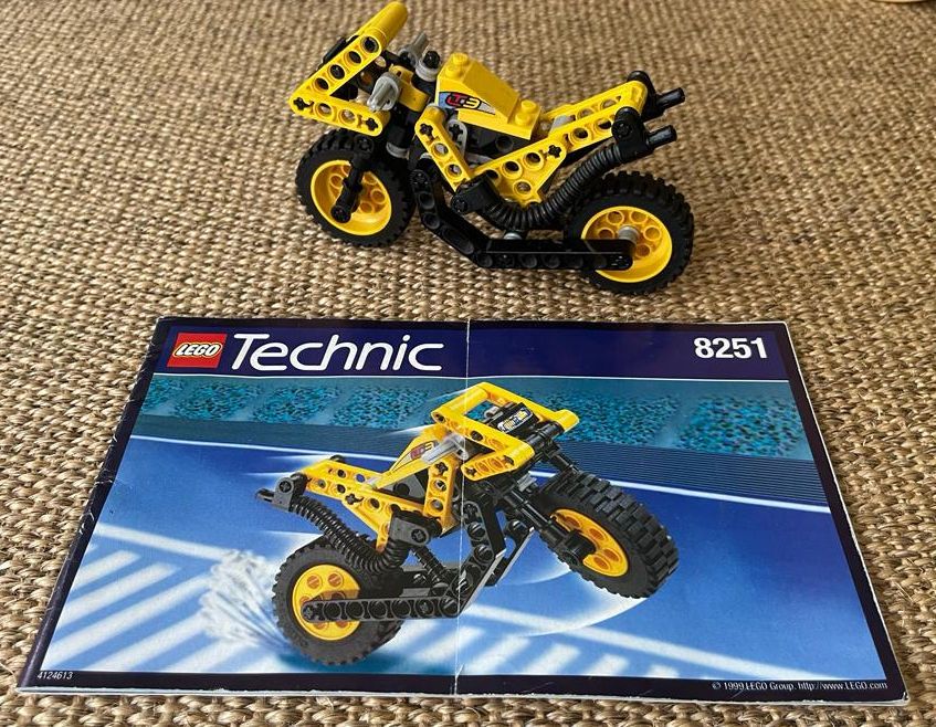 LEGO® Technic 8251 Motorrad mit Federung in Köln
