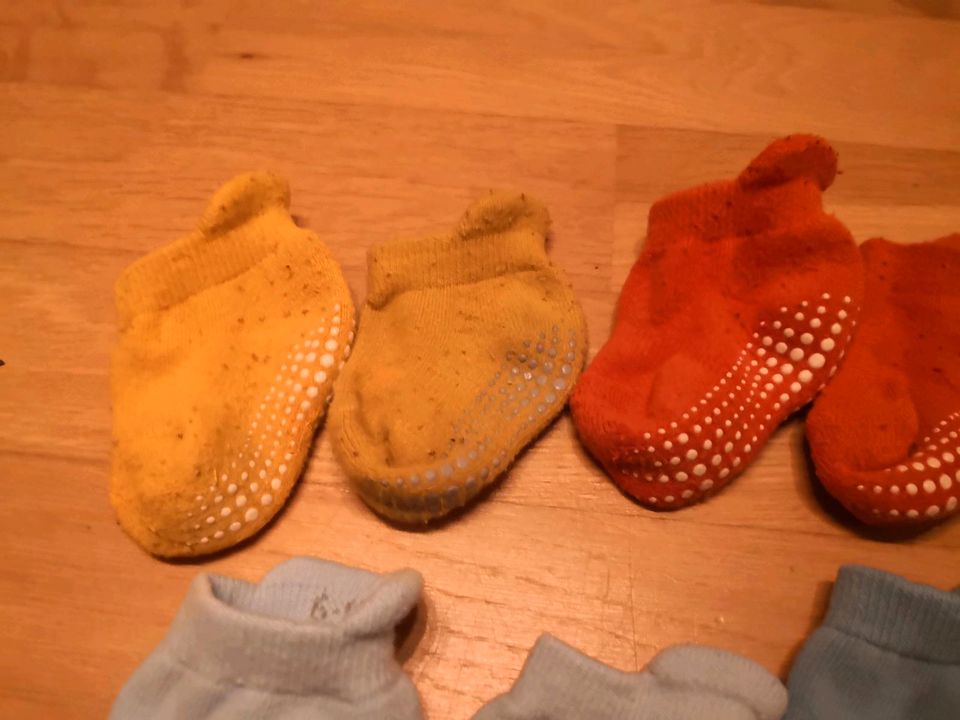 10 Paar dickere Stoppersocken - Anti-Rutsch-Socken - 6-12 Monate in Ratingen