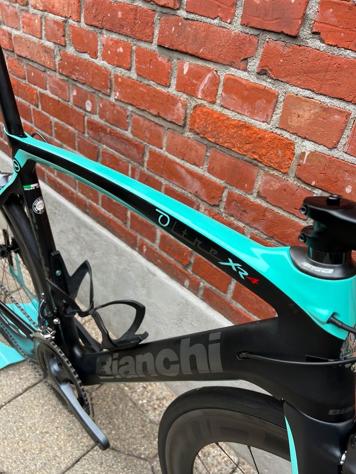 NEUWERTIG! Bianchi Oltre XR4 CV 7,4 kg!Ultegra 2x11/Gr57/FFWD F6R in Gronau (Westfalen)