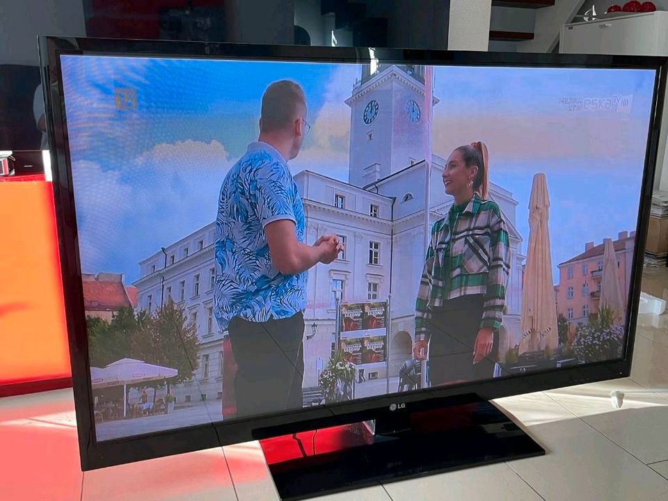 LG TV Fernseher 60 Zoll 60PV250 Plasma + HDMI Splitter und Kabel in Mülheim (Ruhr)