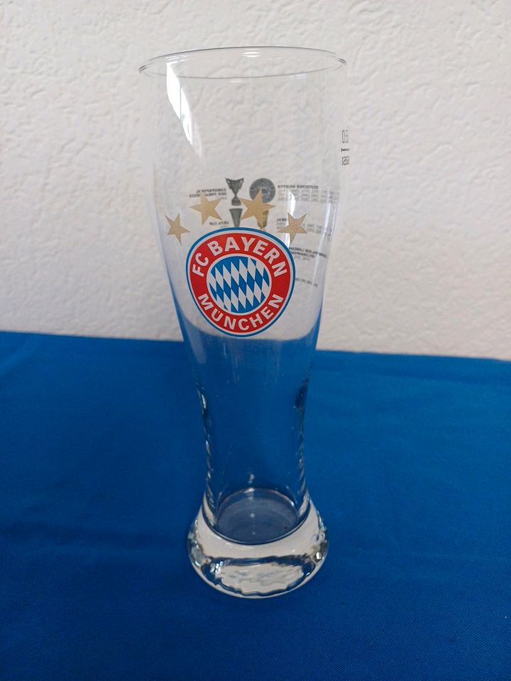 Weißbierglas FC Bayern in Altdorf