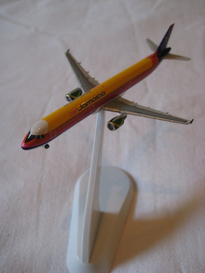 Air Jamaica Airbus A321 Schuco StarJets -Skala 1:500 mit Standfuß in Volkmarsen