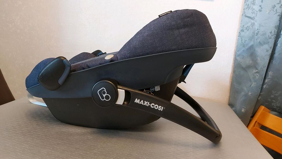 Maxi Cosi Pebble Plus Nomad Blue mit Sitzverkleinerer in Marienborn