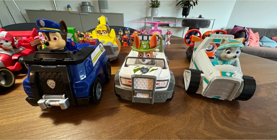 Großes Paw Patrol Set, Teamfahrzeug und Figuren in Wiesbaden