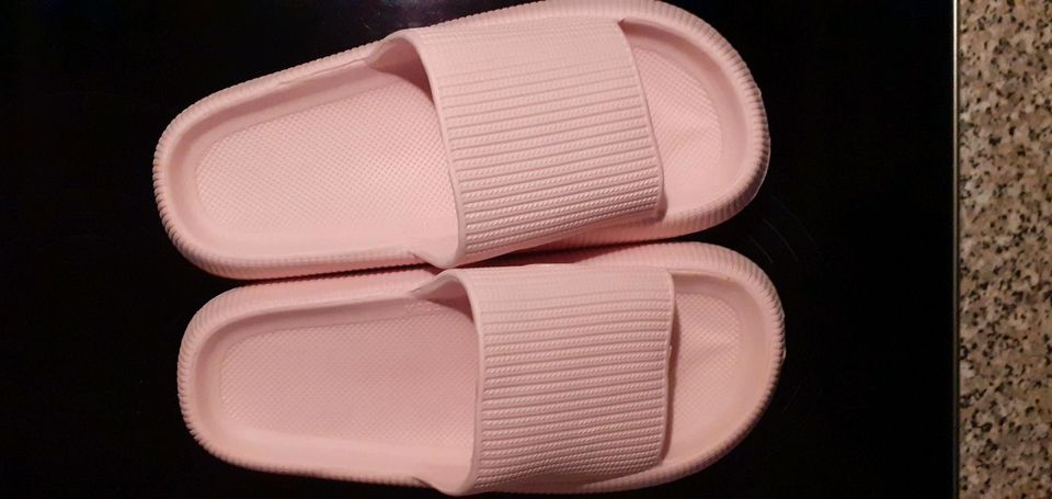 Cloudyzz Pantoletten Slipper Rosa neu Gr. 38/39 die Echten in Meckesheim