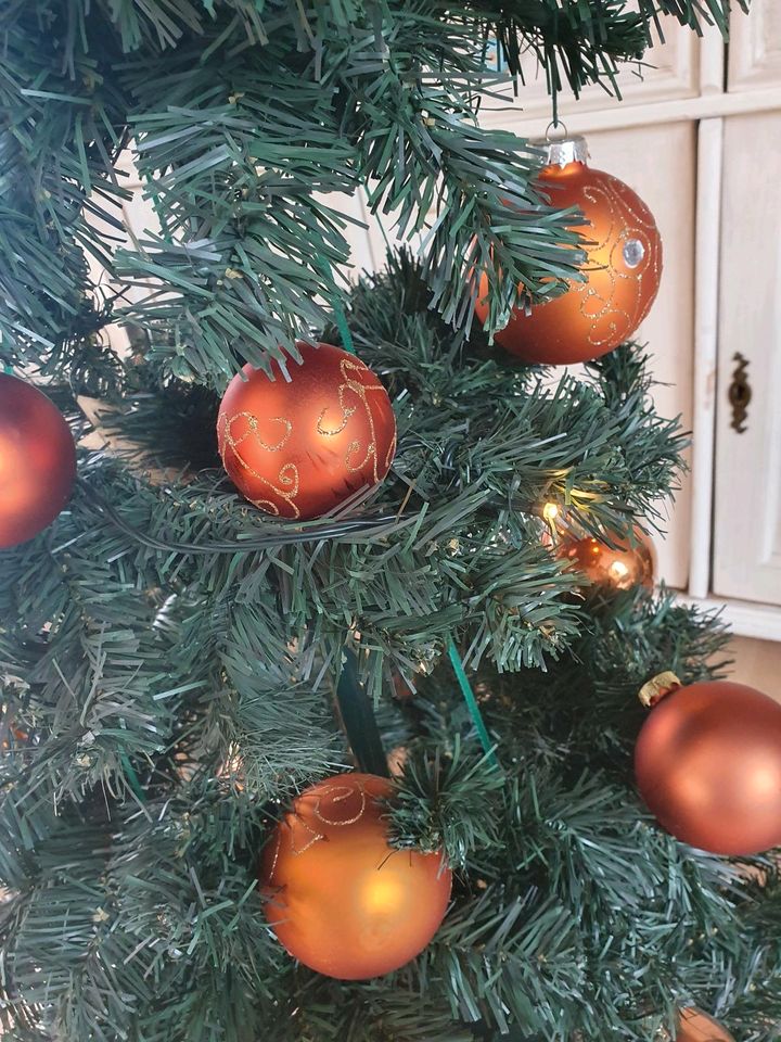 Künstlicher Weihnachtsbaum 160cm inkl Schmuck u Lichterkette in Hamminkeln