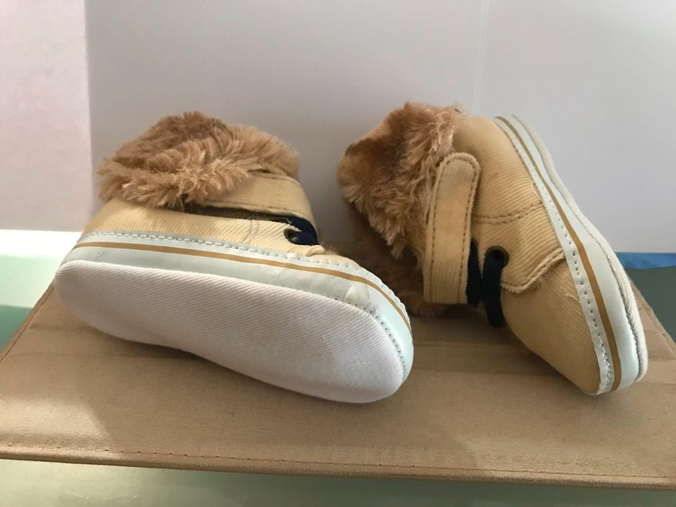 Baby Schuhe beige Gr. 16 neu unbenutzt 2-6 Monate Teddy Warm in Kirchdorf a. Inn