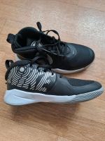 ❤️❤️ Nike Basketballschuhe in der Größe 37,5 / schwarz- weiß ❤️❤️ Niedersachsen - Lehrte Vorschau