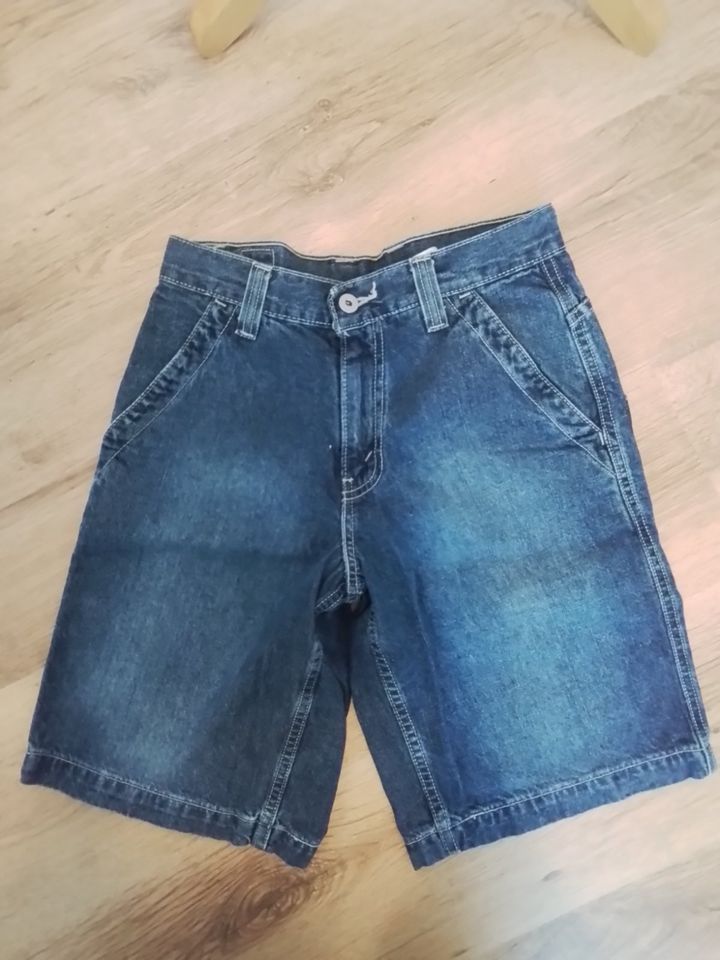 Jeans Shorts Bermuda levis Gr. 34 36 in Bad Driburg