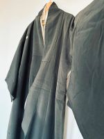 Echte japanische Kimono feinste Qualität Berg-Motiv Schwarz Berlin - Lichtenberg Vorschau