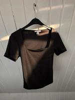 Schwarzes T-shirt mit Kastenausschnitt schwarz Gr.XS Nordrhein-Westfalen - Hamm Vorschau