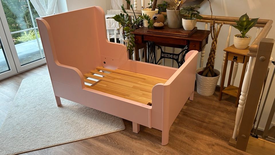 Neuwertiges Kinderbett - Ikea Bett Busunge Rosa Ausziehbar in Barchfeld