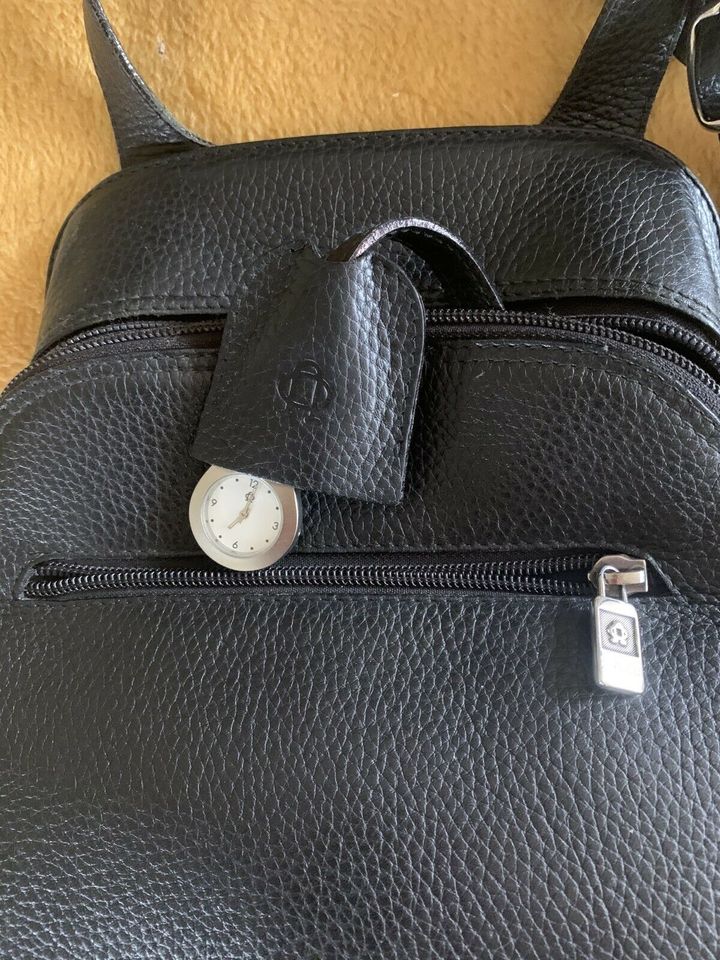 Leder Rucksack „Nobody“ mit Uhr in Temmels