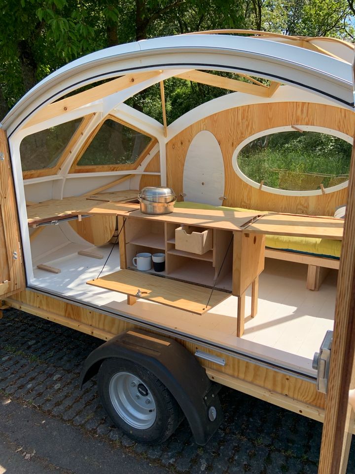 Wohnwagen aus Holz (Roomy) in Marburg