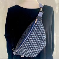 Blaue Crossover Bauchtasche, Hip Bag, upcycling aus Polsterstoff Nordrhein-Westfalen - Greven Vorschau