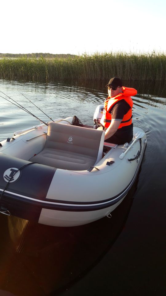 Schlauchboot Motorboot Sportboot mit 15PS Honda Außenborder in Wadersloh