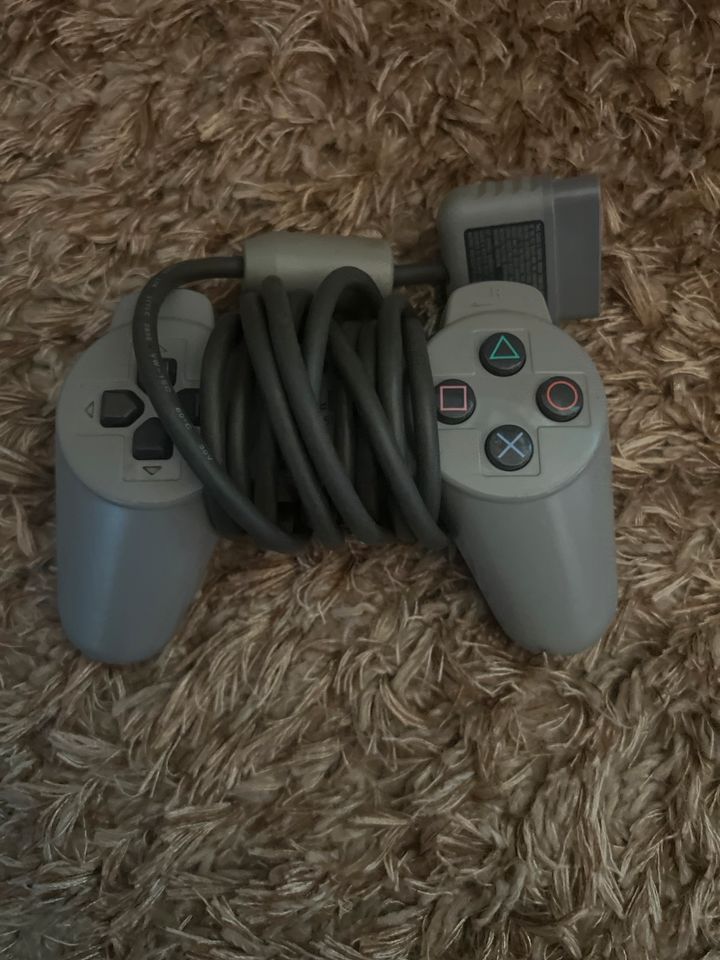 PlayStation 1 Controller 2 Stück in Essen (Oldenburg)