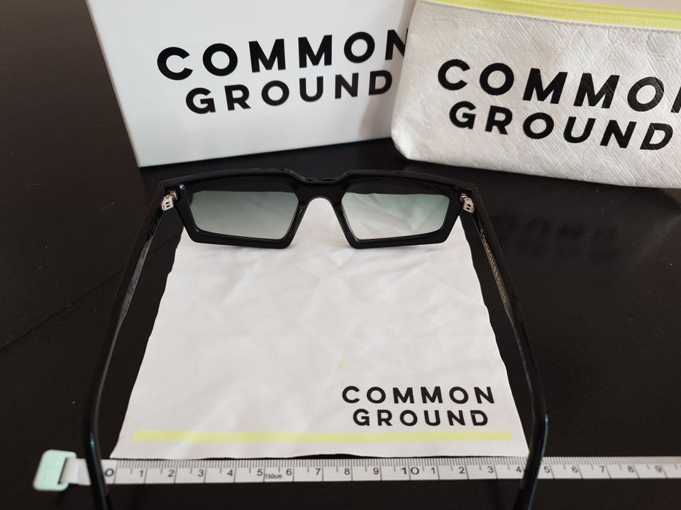 TOP rechteckige Design Sonnenbrille COMMONGROUND F2F in Berlin